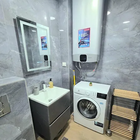 Premium Mir 28 Self Check-in Apartment